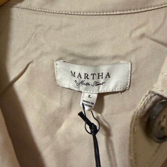 Martha Stewart Women's Beige Button Down Shirt - Picture 4 of 6
